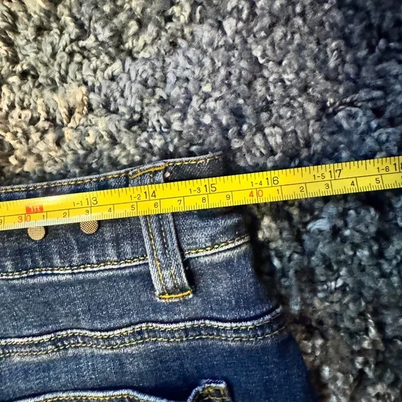 Cabi jeans size 8, flare bottoms - Picture 5 of 5